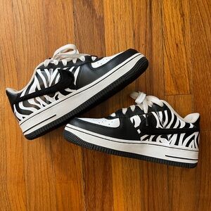 Size 4.5 Youth (Women’s size 6) Nike Air Force 1 Low Zebra Print Trainers